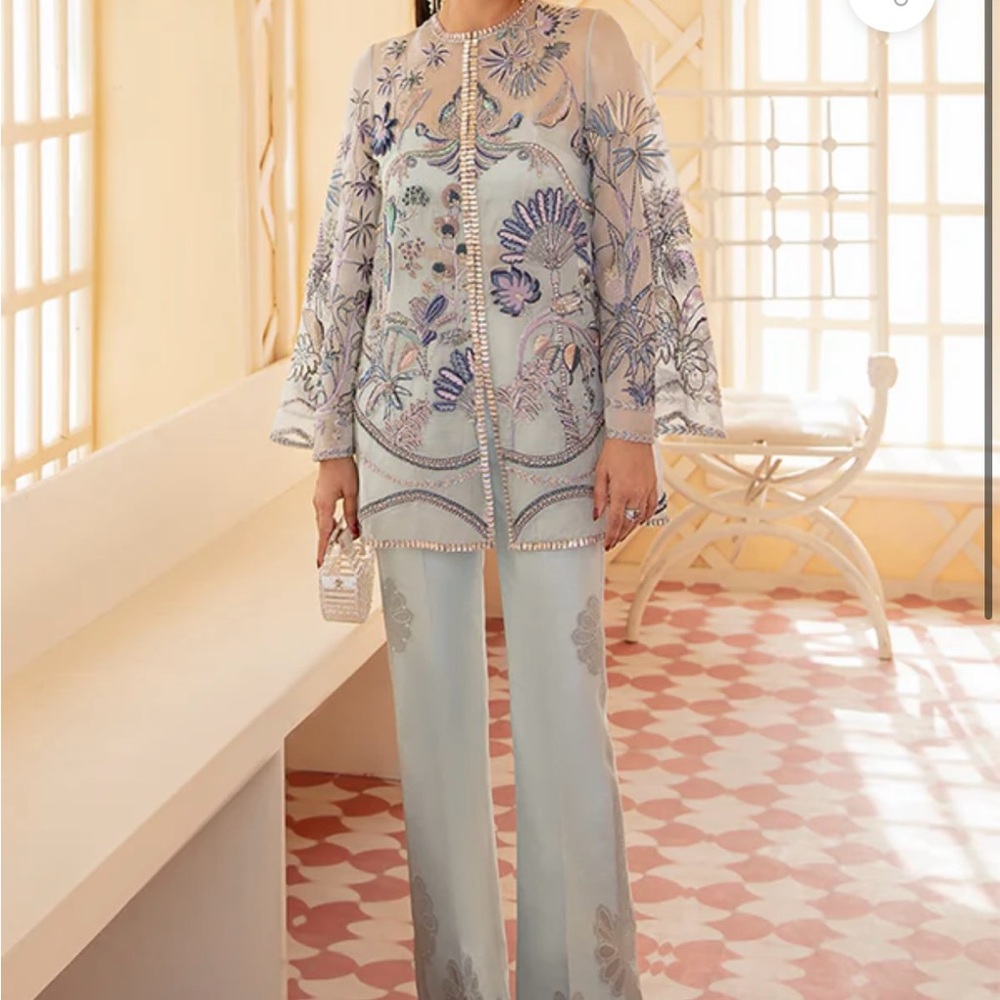 Suffuse Outfit